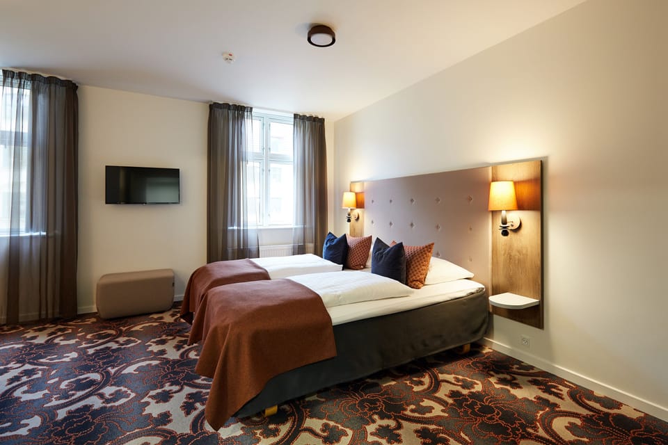 Classic Double Room, Annex Building | Hypo-allergenic bedding, desk, iron/ironing board, free WiFi
