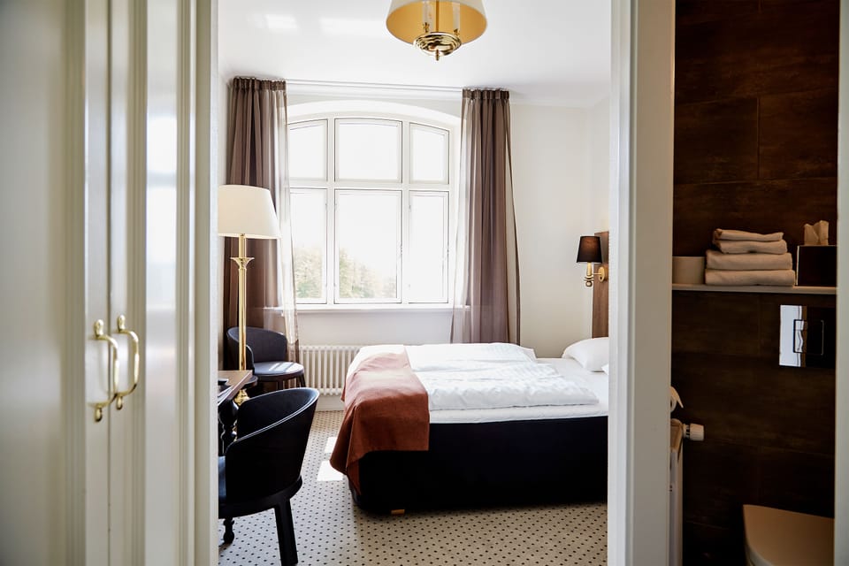 Economy Double Room (Main Building - Bed 140 cm) | Hypo-allergenic bedding, desk, iron/ironing board, free WiFi