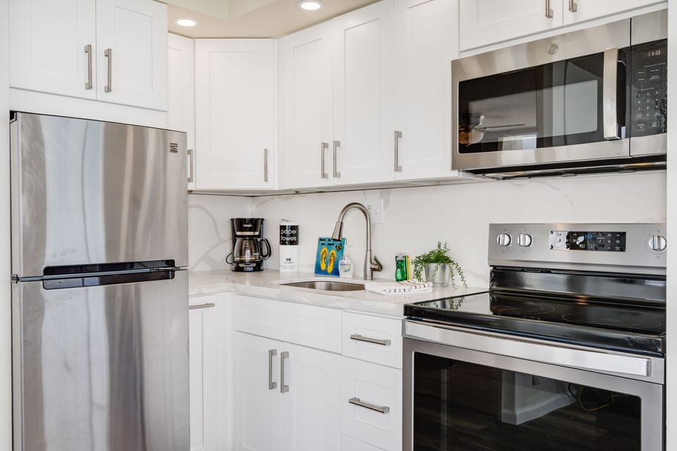 FULLY EQUIPED KITCHEN