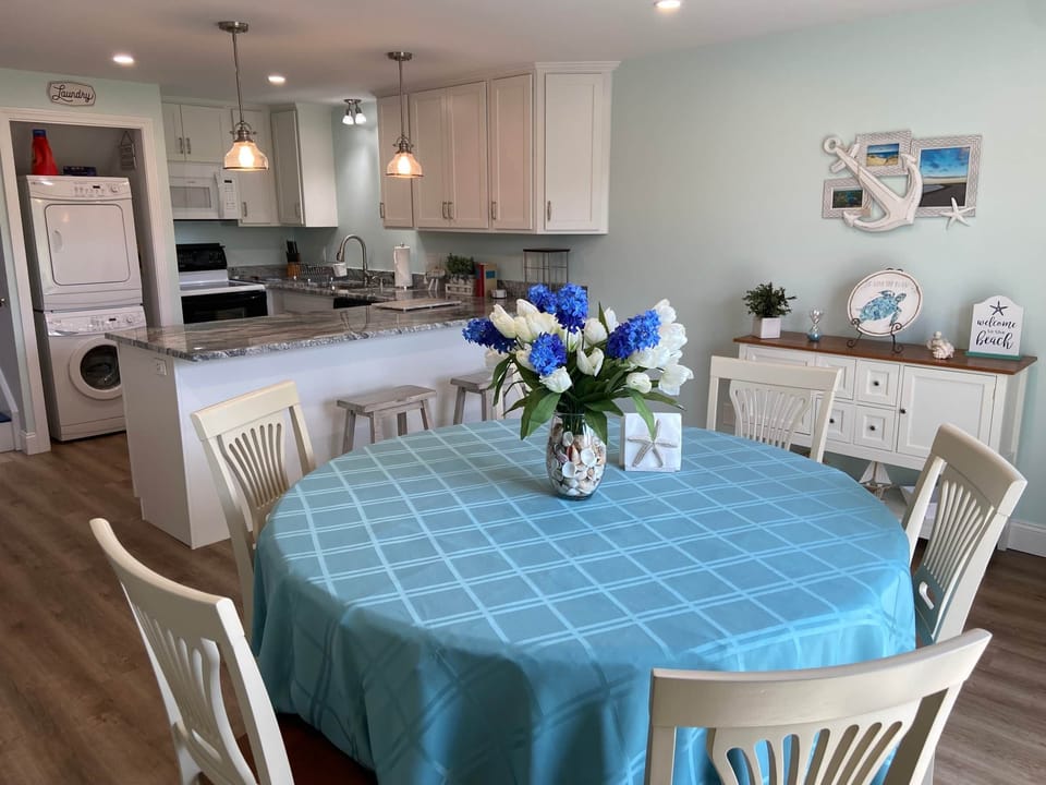 Dining room table with seating for 6