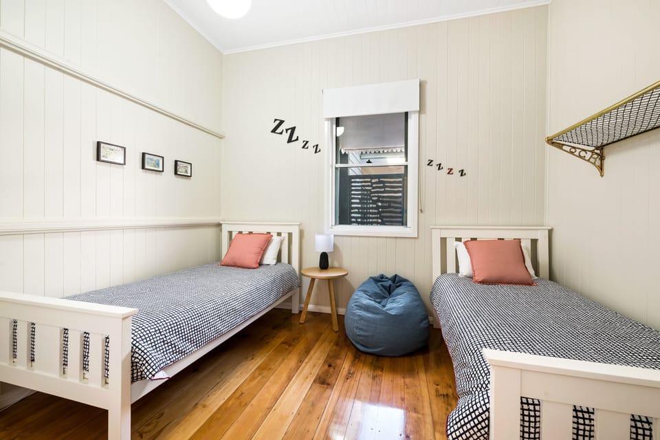Design House | 3 bedrooms, desk, laptop workspace, travel crib