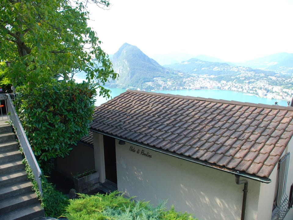 Roof, Property, House, Hill Station, Architecture, Building, Mountain, Tree, Cottage, Real Estate