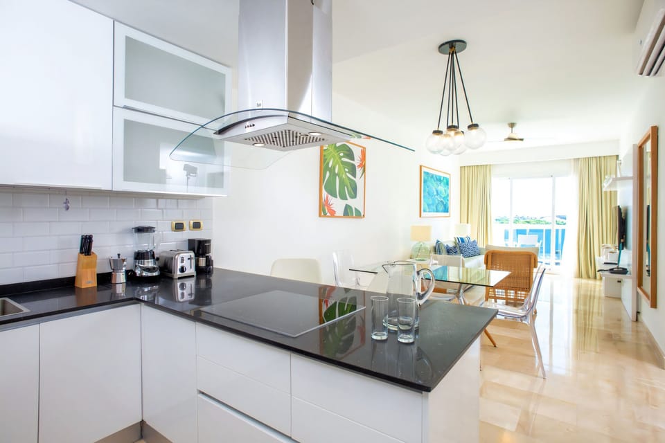 Condo, 2 Bedrooms, Smoking, Balcony | Interior