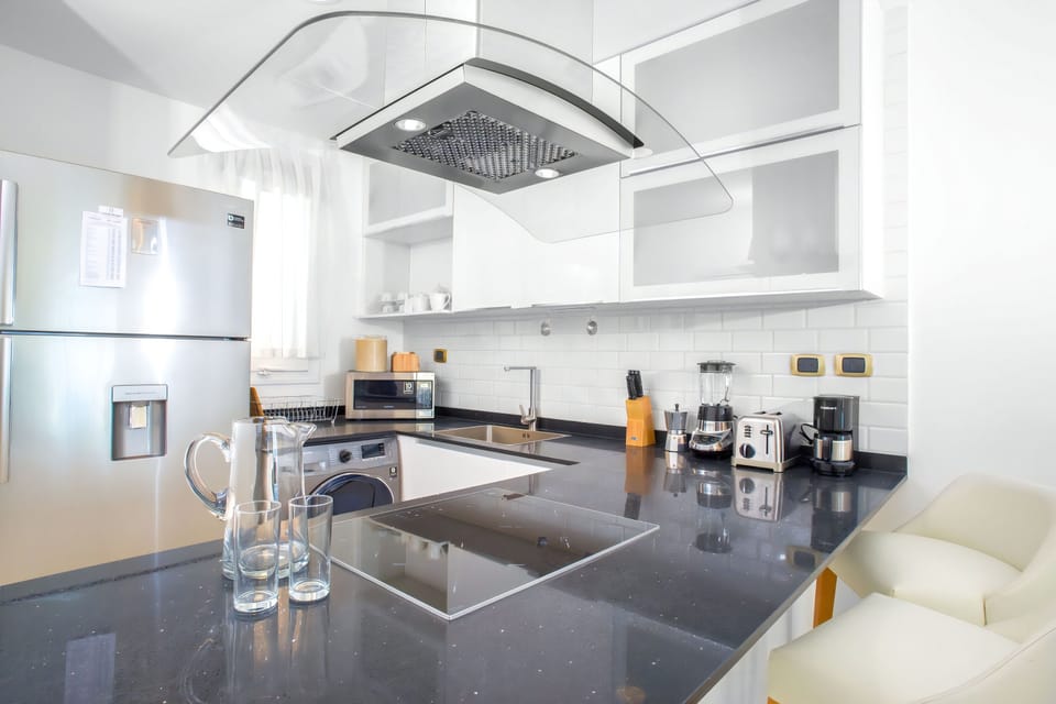 Condo, 2 Bedrooms, Smoking, Balcony | Interior