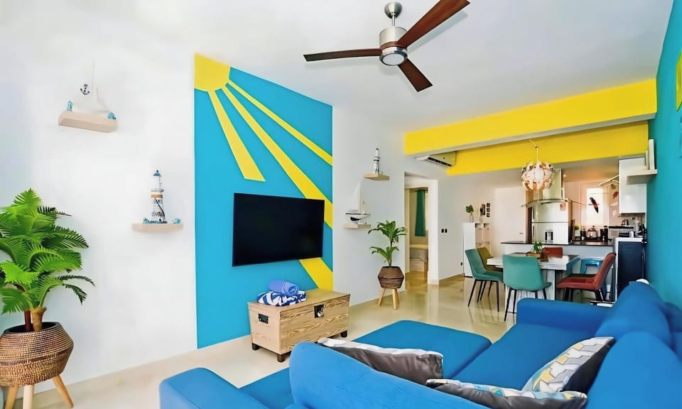 Condo, 2 Bedrooms, Smoking, Balcony | Living area