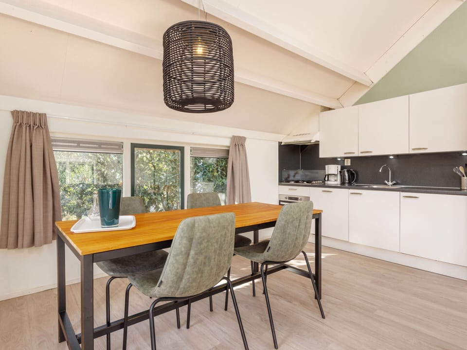 Bungalow | Dining