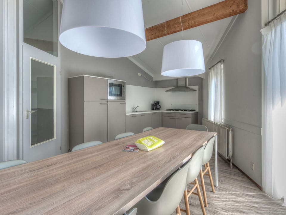 Bungalow | Dining