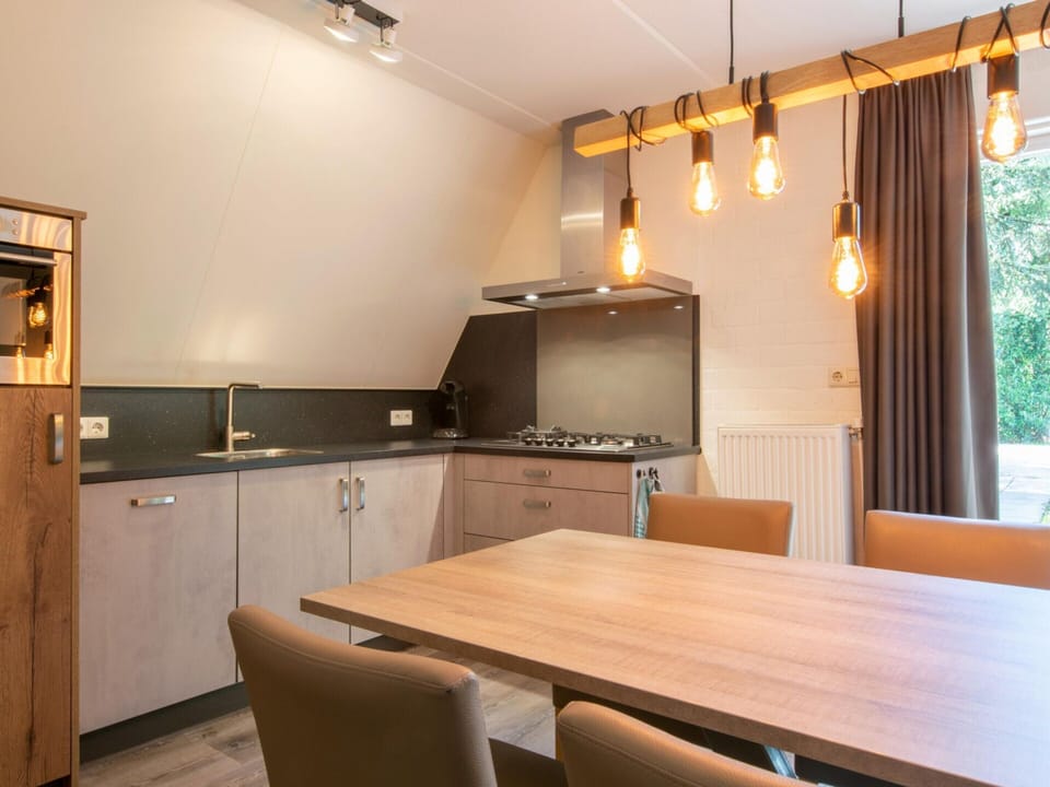 Bungalow | Dining