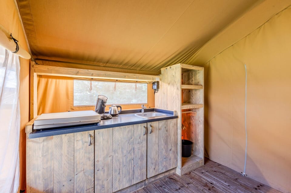 Tent | Private kitchen | Freezer