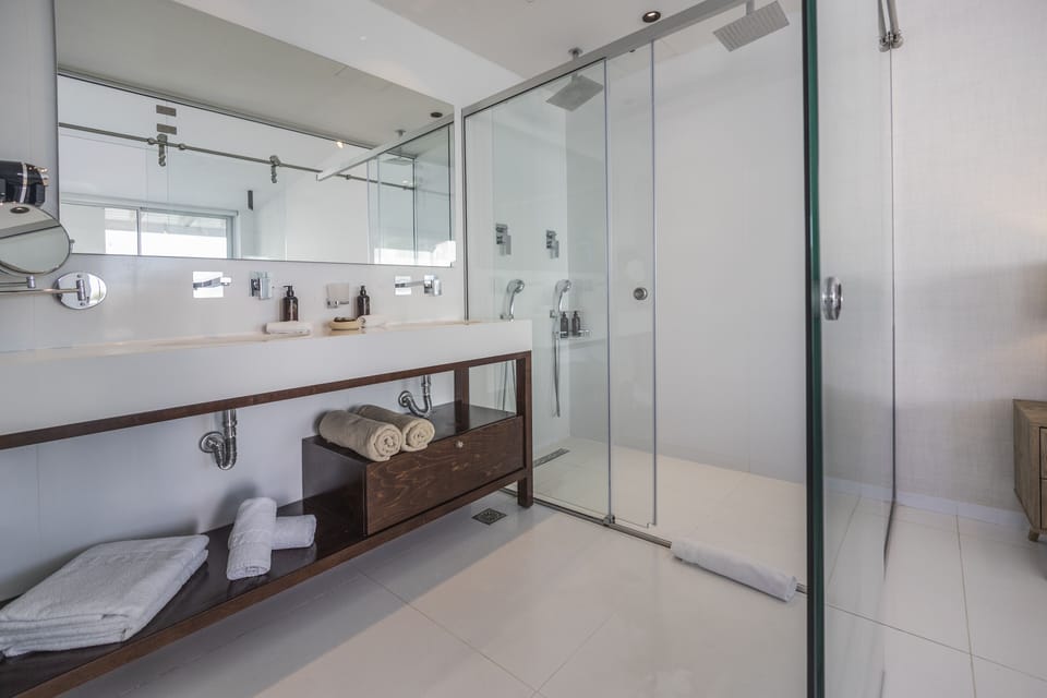 Superior Villa, Private Pool | Bathroom | Shower, rainfall showerhead, free toiletries, hair dryer
