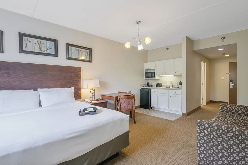 Studio, 1 Queen Bed with Sofa bed | Iron/ironing board, free WiFi, bed sheets