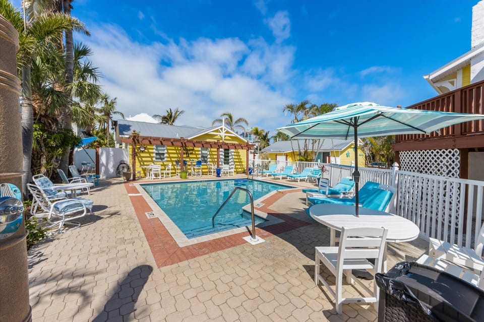 Anna Maria Beach Cottages Pool area