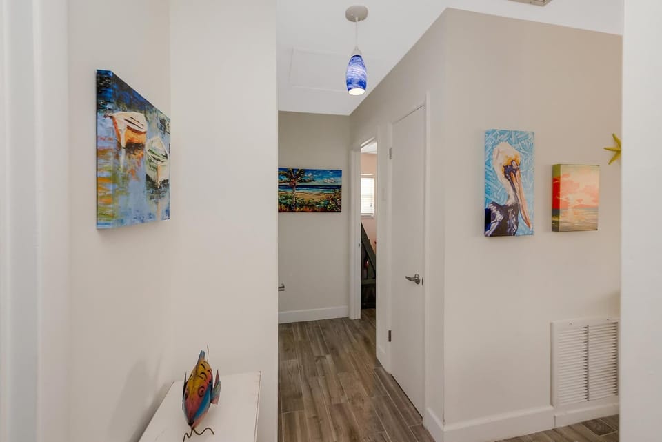 Hallway between bedrooms