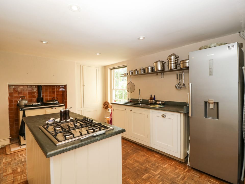 Cottage | Private kitchen | Fridge, microwave, dishwasher, electric kettle