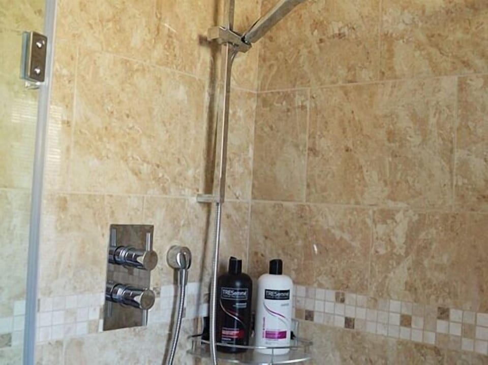 Suite, Shared Bathroom, Garden View (Room Only ) | Bathroom
