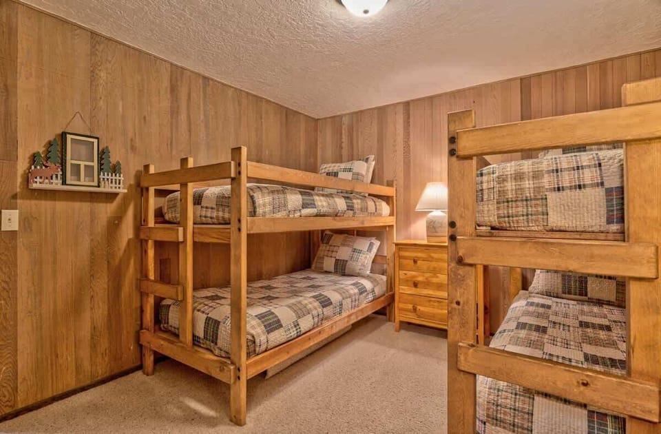 Bunkroom 