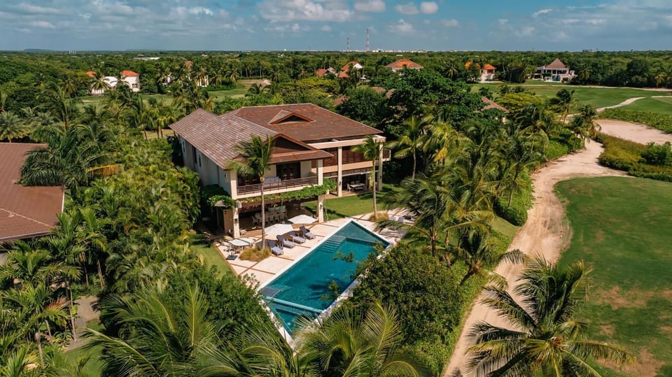 Casa Yaya - Ocean view villa with chef, staff, golf cart, heated pool & jacuzzi (6918)