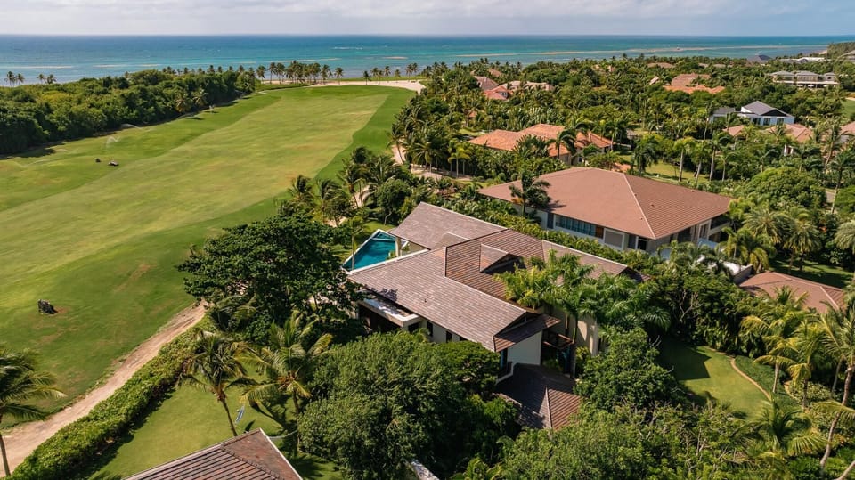 Casa Yaya - Ocean view villa with chef, staff, golf cart, heated pool & jacuzzi (6919)