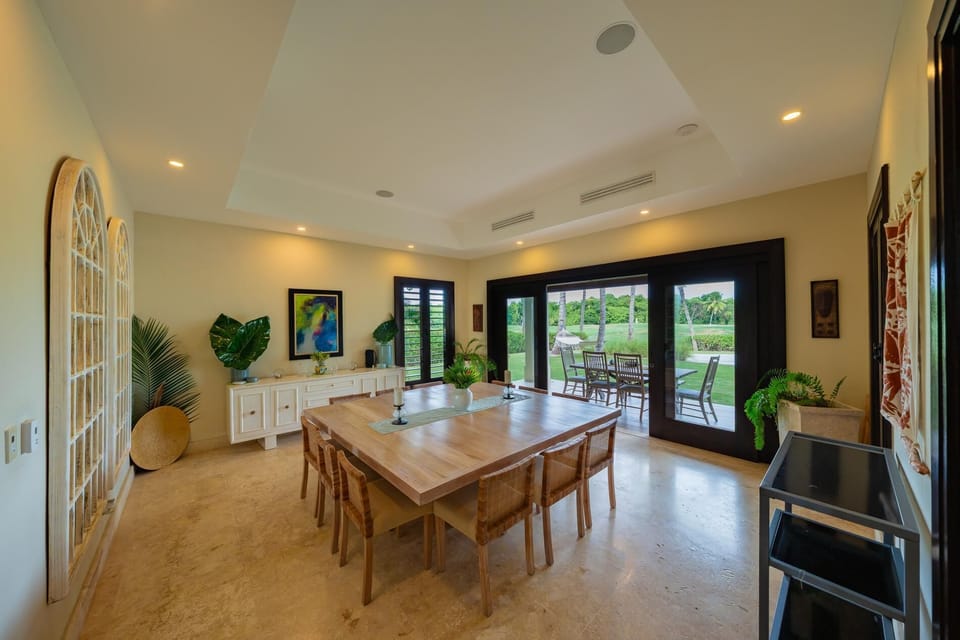 Casa Yaya - Ocean view villa with chef, staff, golf cart, heated pool & jacuzzi (6922)
