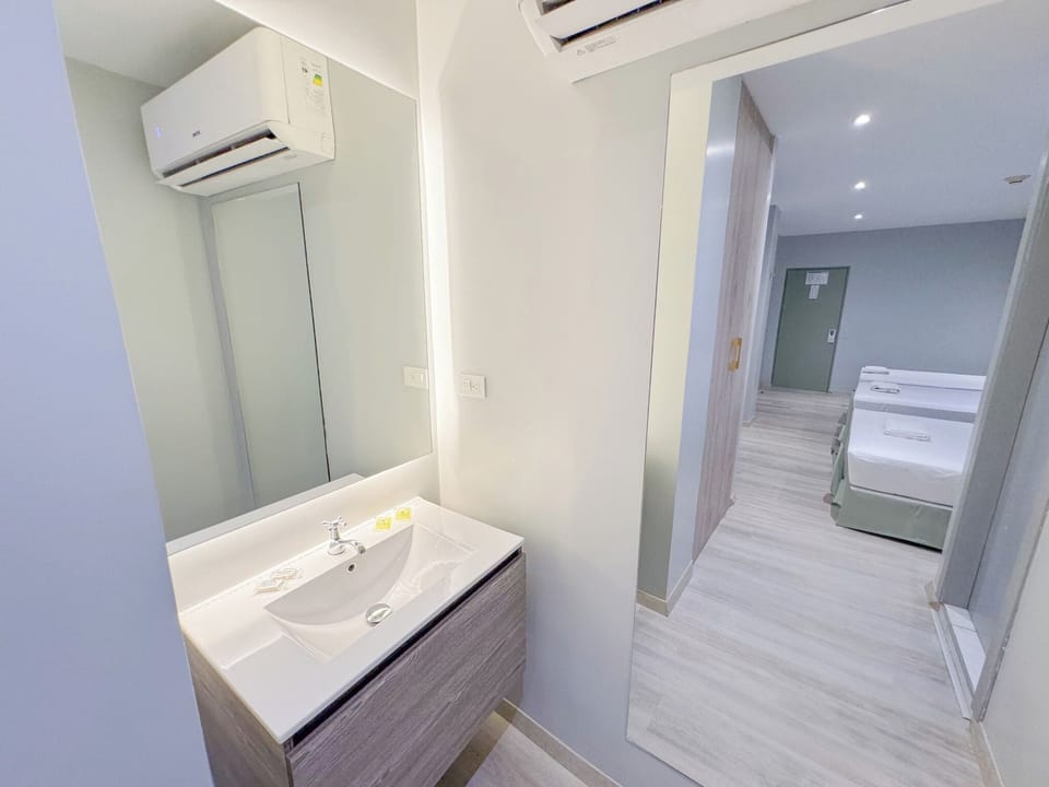 Shower, bidet, towels