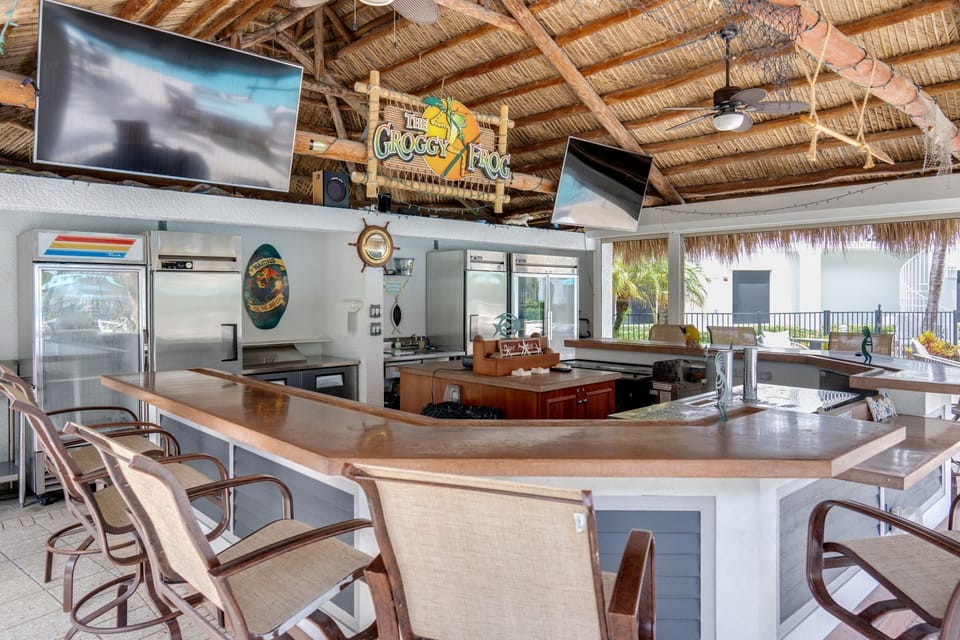 Pool bar