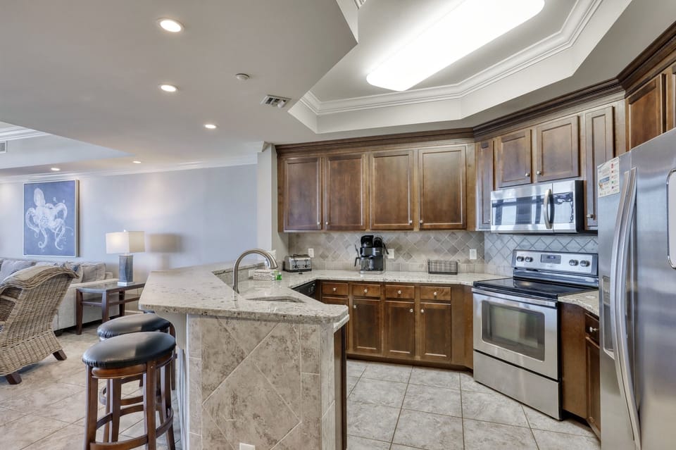 Phoenix West II 2315, 3 Bedroom 4 Bathroom. 23rd Floor. North Views Sleeps 10. Managed by Island Rentals