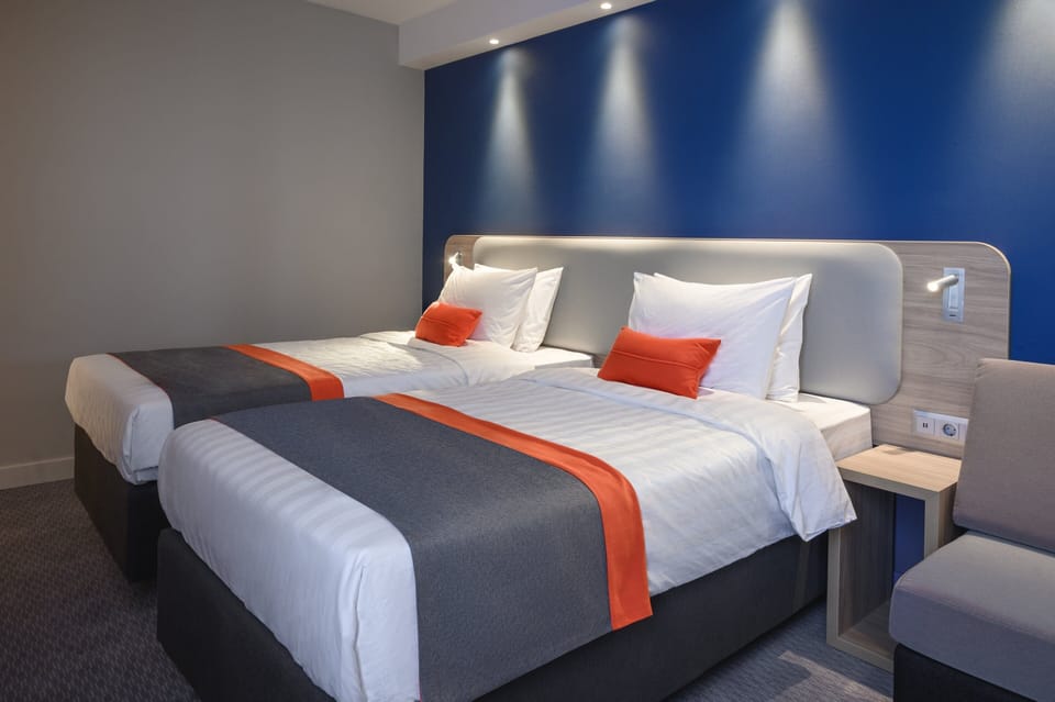 In-room safe, desk, laptop workspace, soundproofing