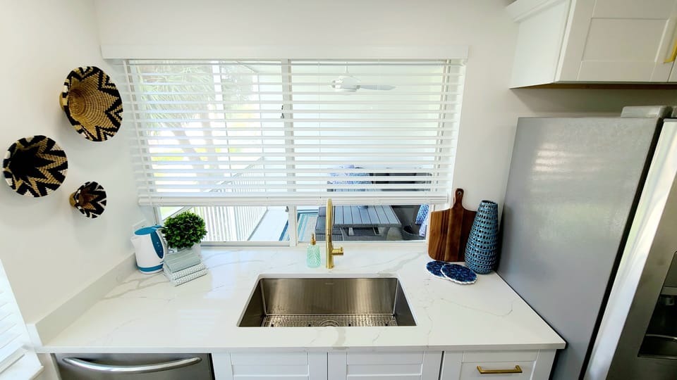 Clean and Modern Fully Equipped Kitchen