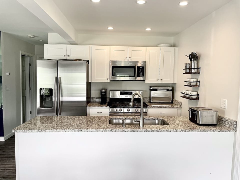 Fully equipped kitchen.