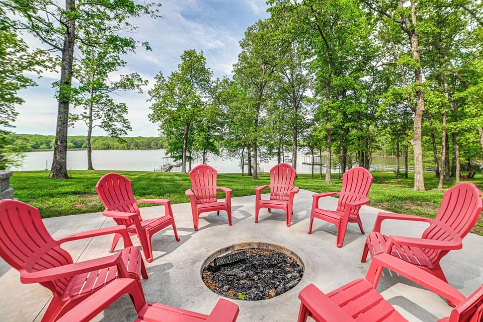 Wood-Burning Fire Pit (Firewood Not Provided)