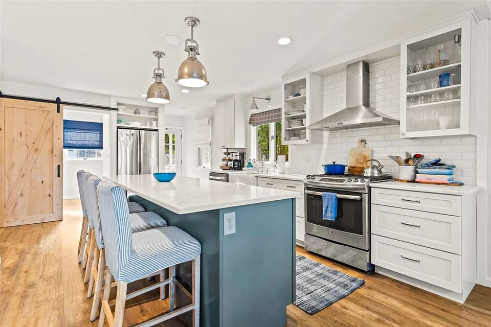 The main floor features an open-concept kitchen, living room & dining area.