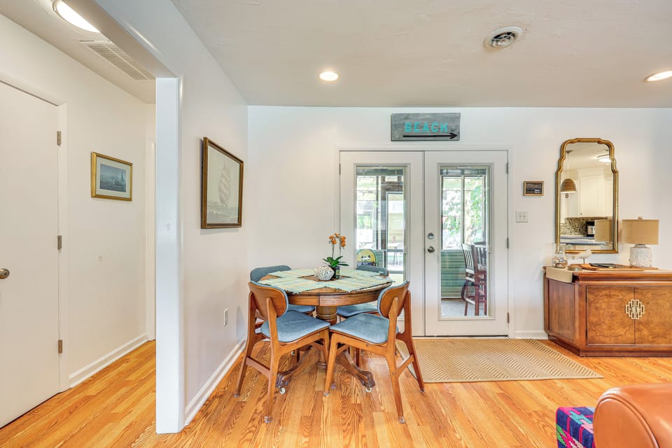 Dining Area | Dishware & Flatware