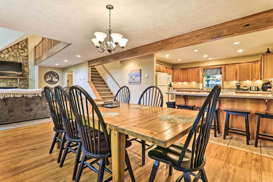 Dining Table | Dishware & Flatware Provided