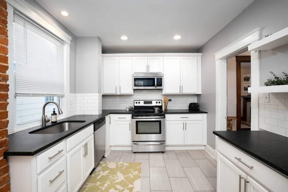 Kitchen (fully stocked)