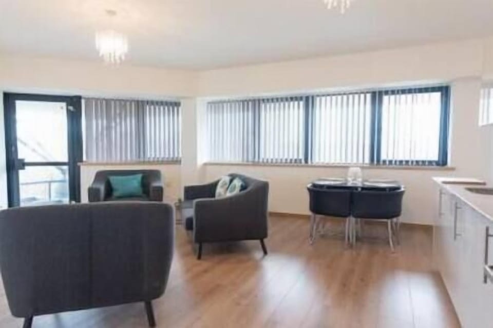 Luxury Two Bedroom Apartment, plenty of parking in Swindon