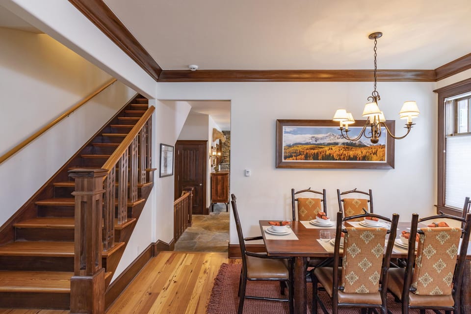 3.2-telluride-heritage-house-dining-room-stairs