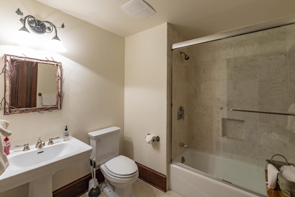 7.1-telluride-heritage-house-guest-room-1-bath