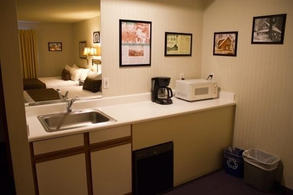 Deluxe Queen Room with Two Queen Beds | Private kitchenette | Microwave, coffee/tea maker