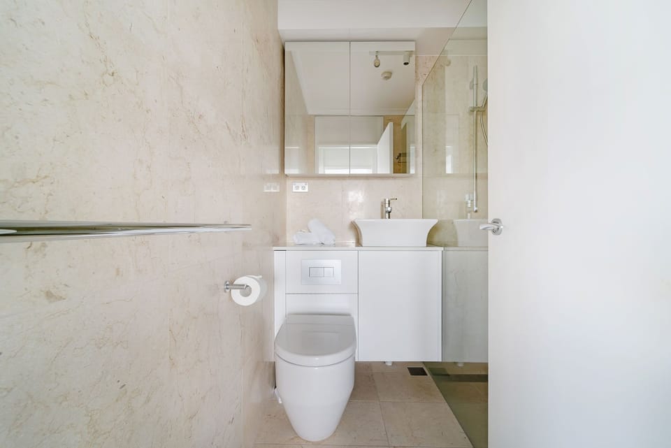House | Bathroom | Combined shower/tub