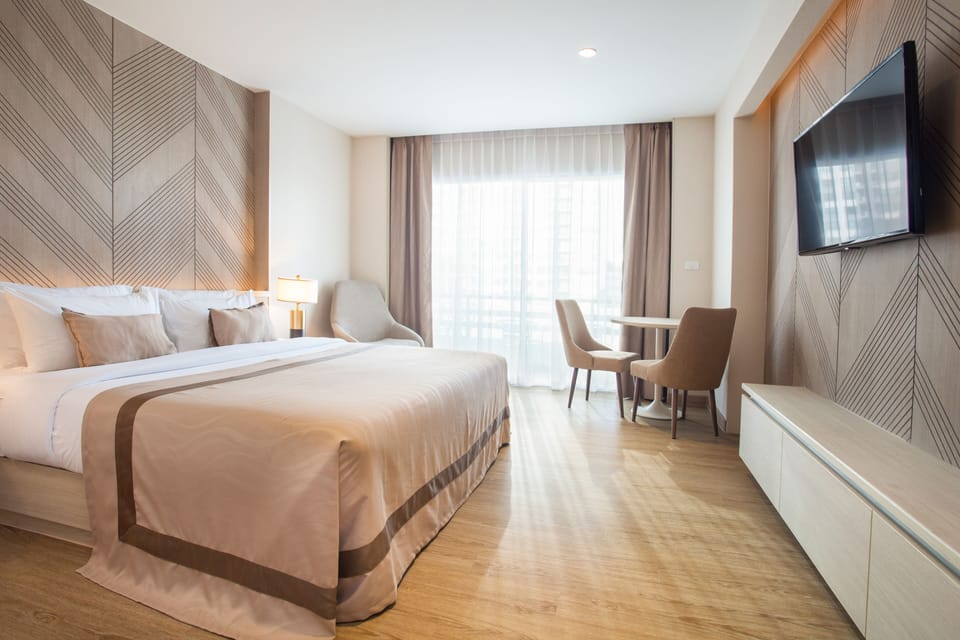 Minibar, in-room safe, blackout drapes, free WiFi