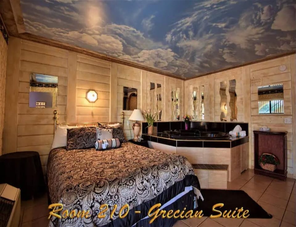 1 King Bed Jetted Tub Non-Smoking(Theme3 - Swimmers Paradise or Tahiti) image 5