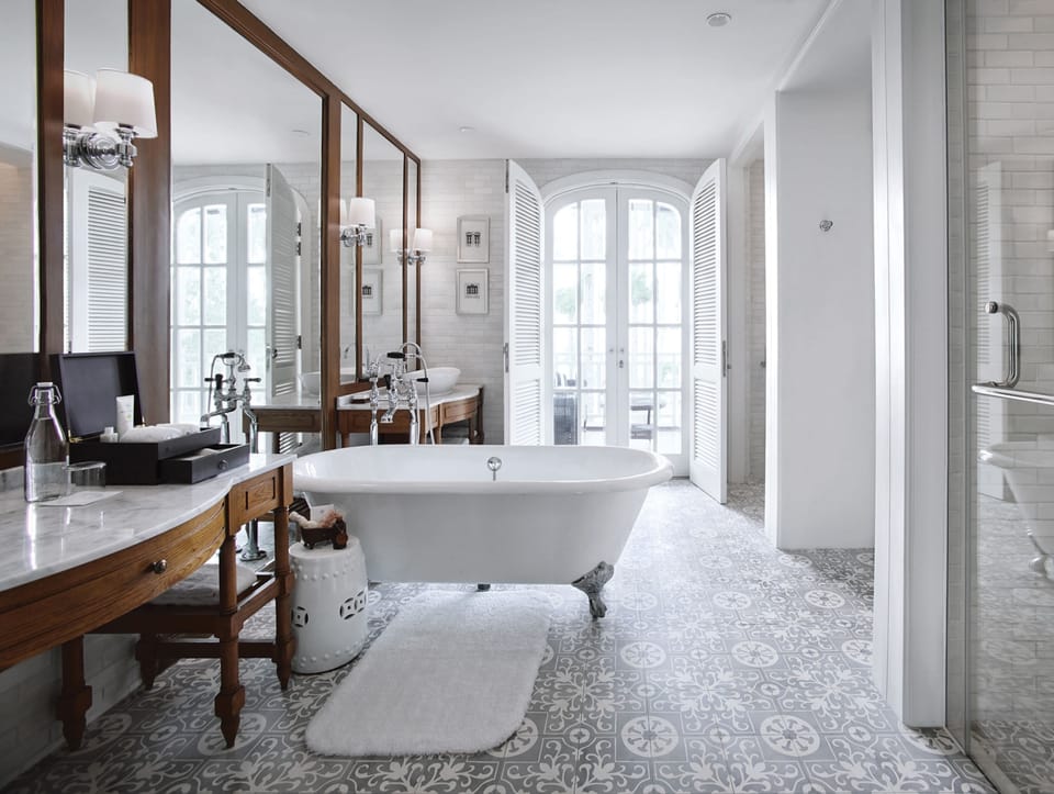 Suite (Sanchaya) | Bathroom | Separate tub and shower, deep soaking tub, free toiletries, hair dryer
