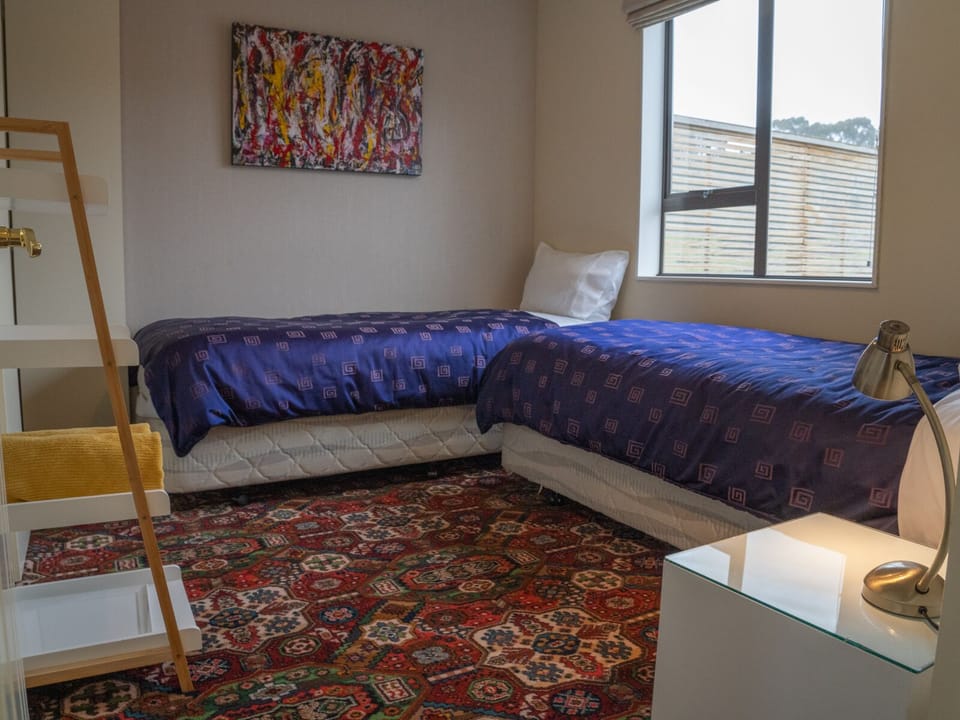 Bedroom 2 with twin singles