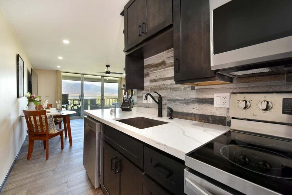 Nani Kai Hale 605 kitchen4
