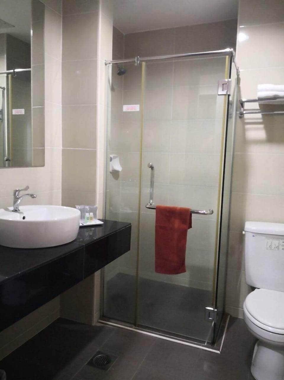 Standard Twin | Bathroom | Shower, free toiletries, towels
