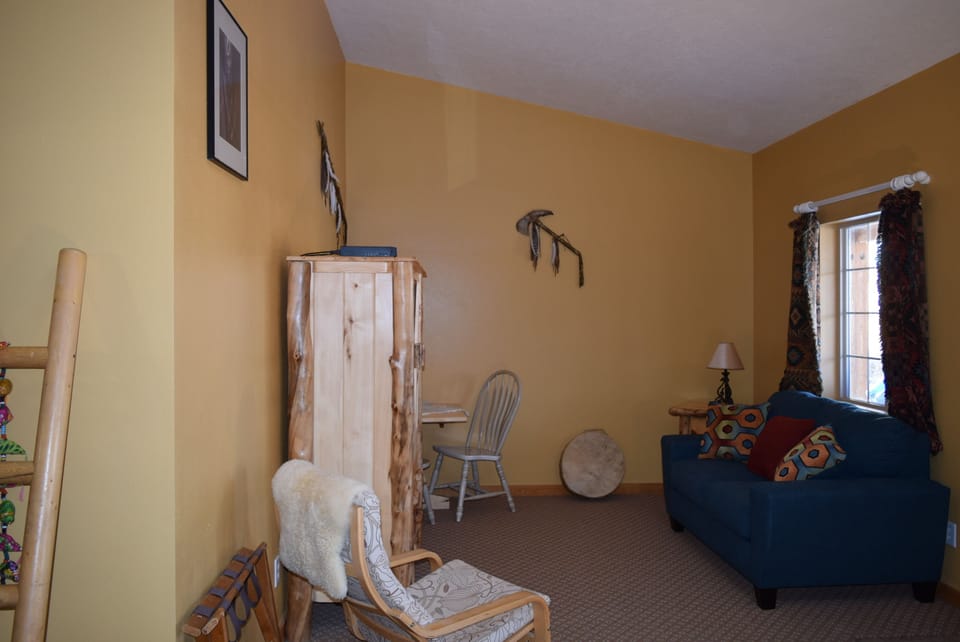 Deluxe Suite, 2 Queen Beds | Living area | 30-inch TV with digital channels, pay movies