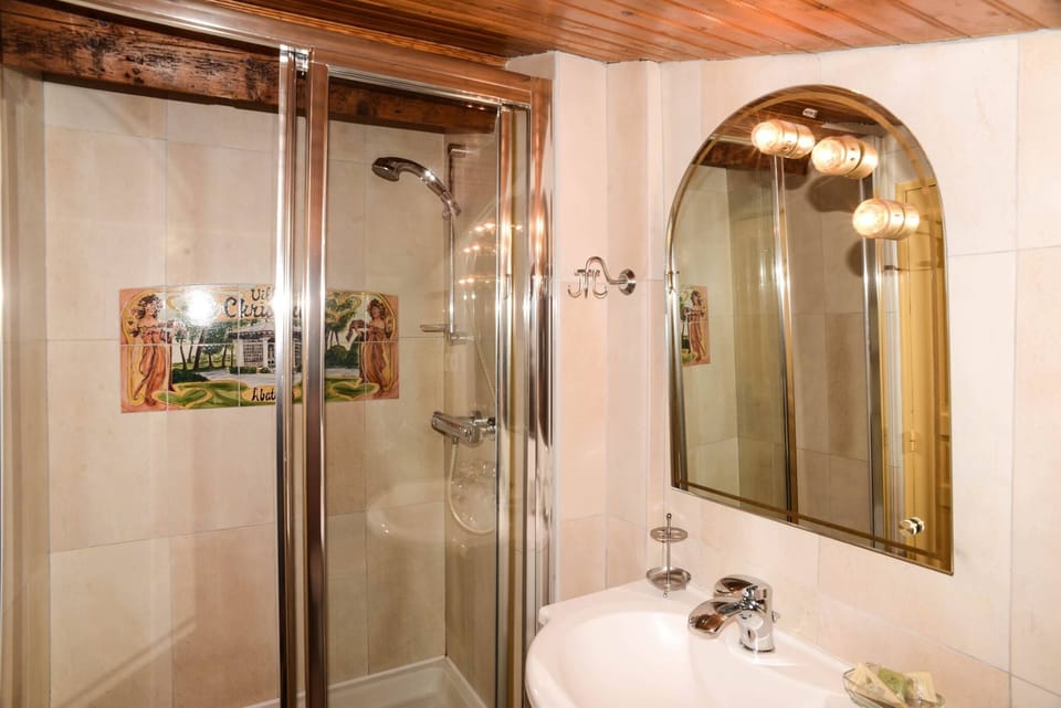 Standard Double Room, Private Bathroom, Garden View | Bathroom
