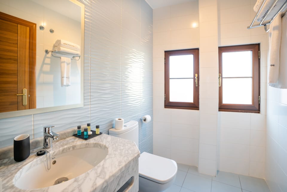 Shower, towels