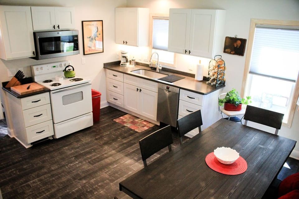 A spacious well equipped kitchen.