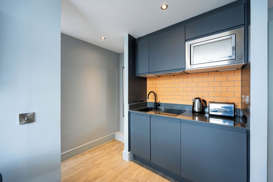 Apartment, 1 Bedroom | Private kitchen | Stovetop